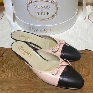 Original pink and black Chanel ballet kitten heels